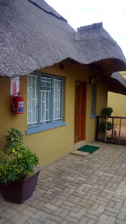 Thulamela Guest House Mahalapye Екстериор снимка